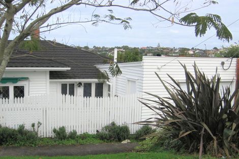 Photo of property in 17 Brighton Terrace, Mairangi Bay, Auckland, 0630