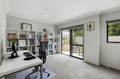 Photo of property in 19 Brindle Way, Newlands, Wellington, 6037