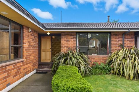 Photo of property in 12 Harkness Place, Avonhead, Christchurch, 8042