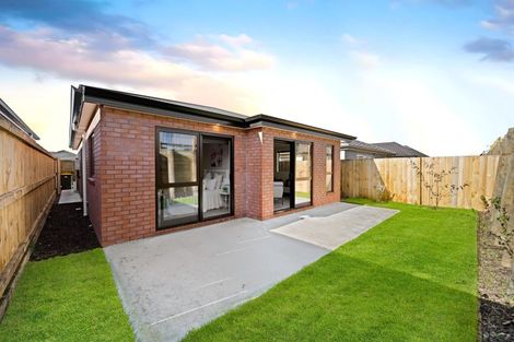 Photo of property in 15 Waruhia Crescent, Rototuna North, 3281