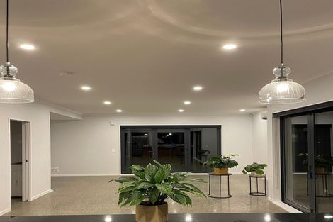 Photo of property in 3 Maureen Close, East Tamaki Heights, Auckland, 2016