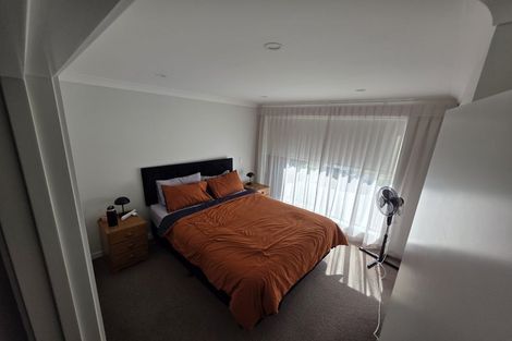 Photo of property in 14 Rauriki Lane, Rosehill, Papakura, 2113