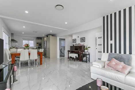 Photo of property in 19 Laurina Road, Sunnynook, Auckland, 0620