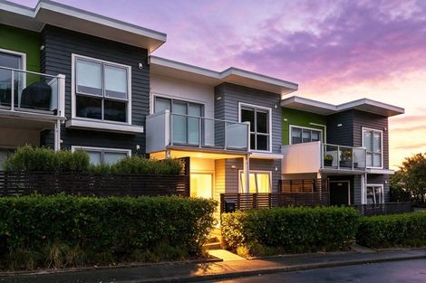 Photo of property in 25 Batchelor Street, Newlands, Wellington, 6037