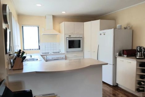 Photo of property in 25 Mallard Place, Unsworth Heights, Auckland, 0632