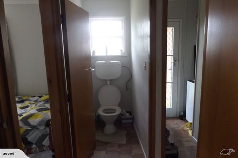 Photo of property in 2/7 Queen Street, Papakura, 2110