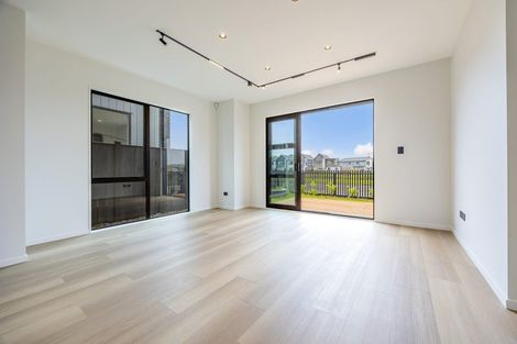 Photo of property in 8 Kartolina Crescent, Kumeu, 0810