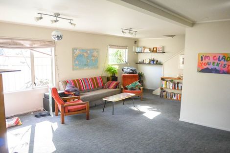 Photo of property in 2/131 Queens Drive, Lyall Bay, Wellington, 6022