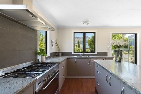 Photo of property in 7 Larch Court, Kelvin Heights, Queenstown, 9300