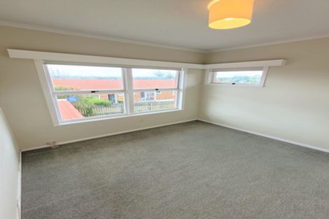 Photo of property in 1 Marsh Avenue, Forrest Hill, Auckland, 0620