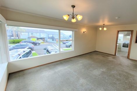 Photo of property in 1 Marsh Avenue, Forrest Hill, Auckland, 0620