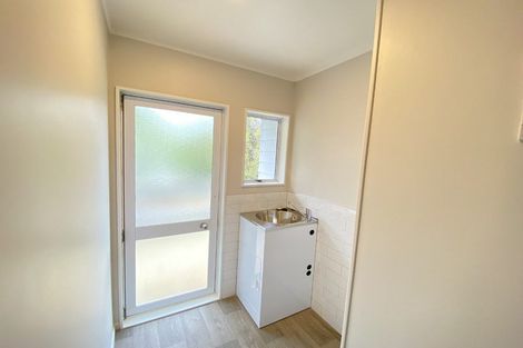 Photo of property in 5 Meadowvale Rise, Titirangi, Auckland, 0604