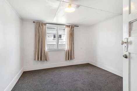 Photo of property in 21 Edgeware Road, Palmerston North, 4410