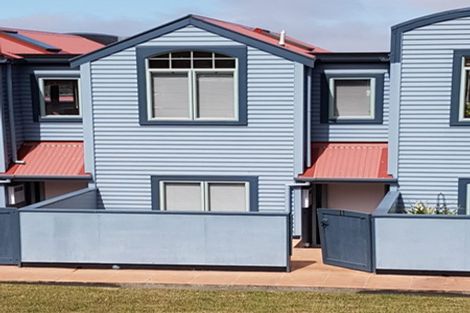 Photo of property in 11/93a Kelburn Parade, Kelburn, Wellington, 6012