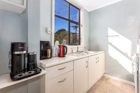 Photo of property in 81 Northland Road, Northland, Wellington, 6012