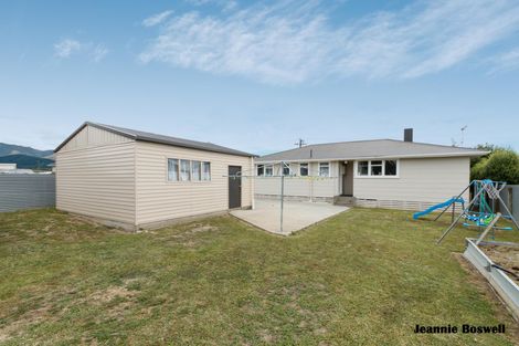 Photo of property in 83 Grey Street, Shannon, 4821