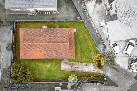 Photo of property in 11 Halloran Place, Massey, Auckland, 0614