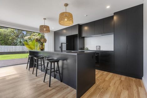 Photo of property in 145 Seaview Road, Westown, New Plymouth, 4310