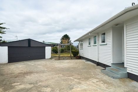 Photo of property in 77 Collins Road, Melville, Hamilton, 3206