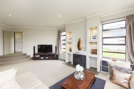 Photo of property in 28 Johnstone Drive, Fitzherbert, Palmerston North, 4410