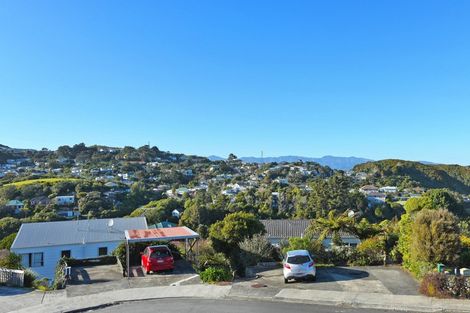 Photo of property in 23 Cheltenham Terrace, Newlands, Wellington, 6037