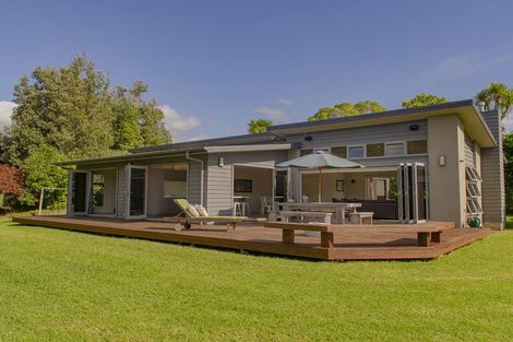 Photo of property in 9 Taunui Place, Cooks Beach, Whitianga, 3591