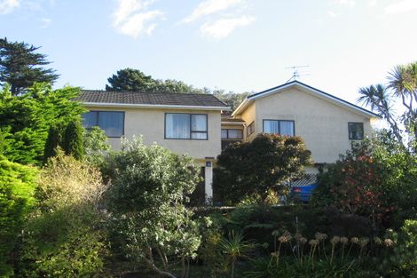 Photo of property in 127 Churton Drive, Churton Park, Wellington, 6037