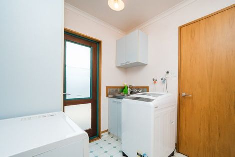 Photo of property in 3 Balcairn Place, Terrace End, Palmerston North, 4410