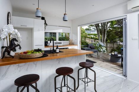 Photo of property in 2/40a Blakeborough Drive, Forrest Hill, Auckland, 0620