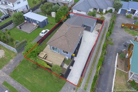 Photo of property in 25 Crispe Road, Clarks Beach, 2122