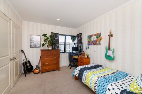 Photo of property in 12 Mana Place, Awapuni, Palmerston North, 4412