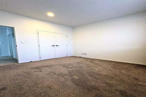 Photo of property in 12 William Calvert Drive, Swanson, Auckland, 0614