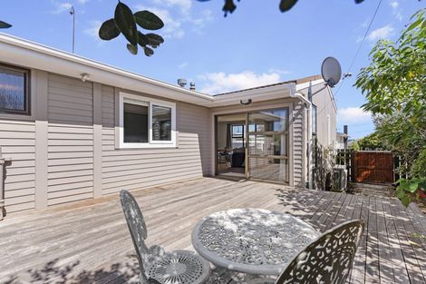 Photo of property in 22a Kirrie Avenue, Te Atatu South, Auckland, 0610