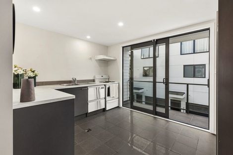 Photo of property in 2/464 Adelaide Road, Berhampore, Wellington, 6023