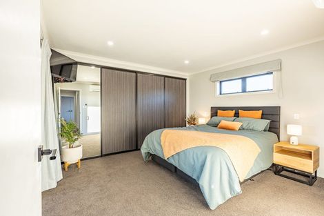 Photo of property in 10 Cyprus Place, Fitzherbert, Palmerston North, 4410