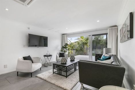 Photo of property in 6 Canonbie Place, East Tamaki Heights, Auckland, 2016