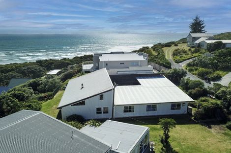 Photo of property in 18 Coates Avenue, Baylys Beach, Dargaville, 0377