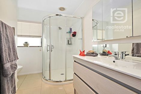 Photo of property in 5 Cumbrian Place, Conifer Grove, Takanini, 2112