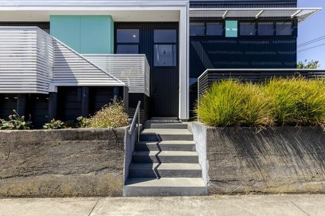 Photo of property in 9 Mount Edgecumbe Street, New Plymouth, 4310