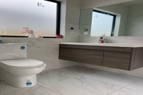 Photo of property in 10 John Burn Road, Takanini, 2110