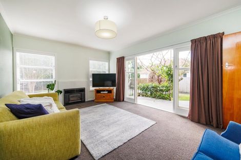 Photo of property in 17 Manawatu Street, Hokowhitu, Palmerston North, 4410
