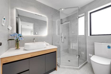 Photo of property in 30 Ballyalton Crescent, Flat Bush, Auckland, 2019