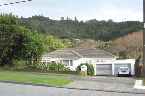 Photo of property in 96 Horoeka Street, Stokes Valley, Lower Hutt, 5019