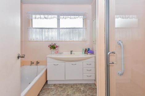 Photo of property in 14 Adel Place, Weymouth, Auckland, 2103