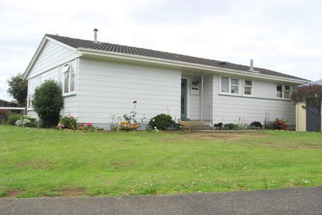 Photo of property in 5 Windrush Close, Mangere, Auckland, 2022