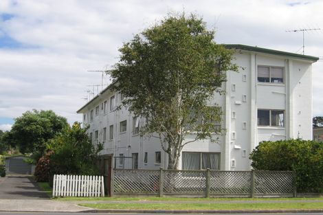 Photo of property in 7/762 Beach Road, Browns Bay, Auckland, 0630