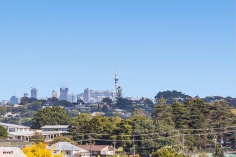 Photo of property in 24a East Coast Road, Milford, Auckland, 0620