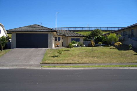 Photo of property in 8 Tauranga Place, Orewa, 0931