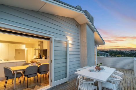 Photo of property in 11 Woodside Avenue, Northcote, Auckland, 0627