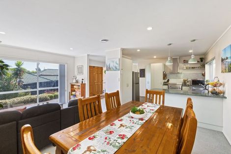 Photo of property in 10 Ryden Place, Glen Eden, Auckland, 0602